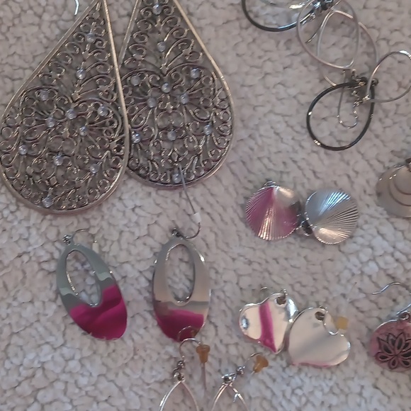 10 pairs of pretty Silverstone earrings - Picture 3 of 4